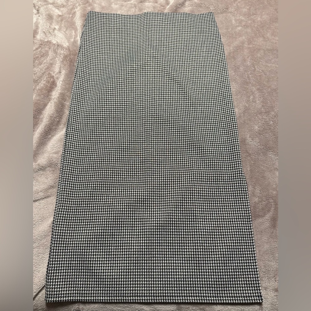 Metallic sequin thread skirt